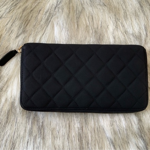 Authentic CHANEL CC quilted diamond long wallet zip around yellow interior - Picture 2 of 6